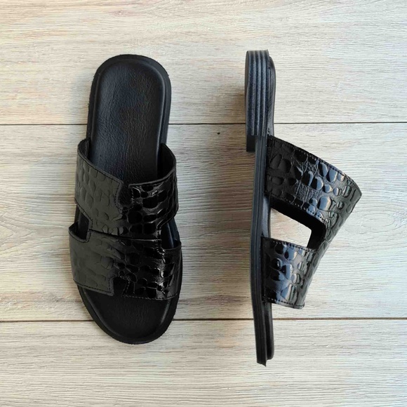 Premium Leather Men\'s Sandal in Black